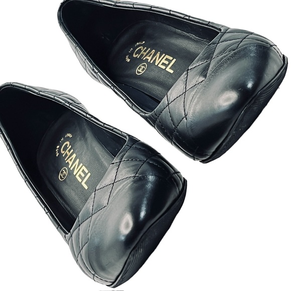 CHANEL Quilted Camellia Cap Toe Pumps (EU 38) - Picture 4 of 15